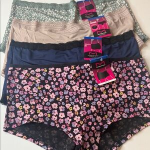 Maidenform Assortment of BoyShort Panties 4 Pairs. Size XL / 8